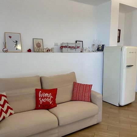 The Shabby House - Charming Seaside Retreat In Central Anzio, Steps From Beach And Train Station 외부 사진