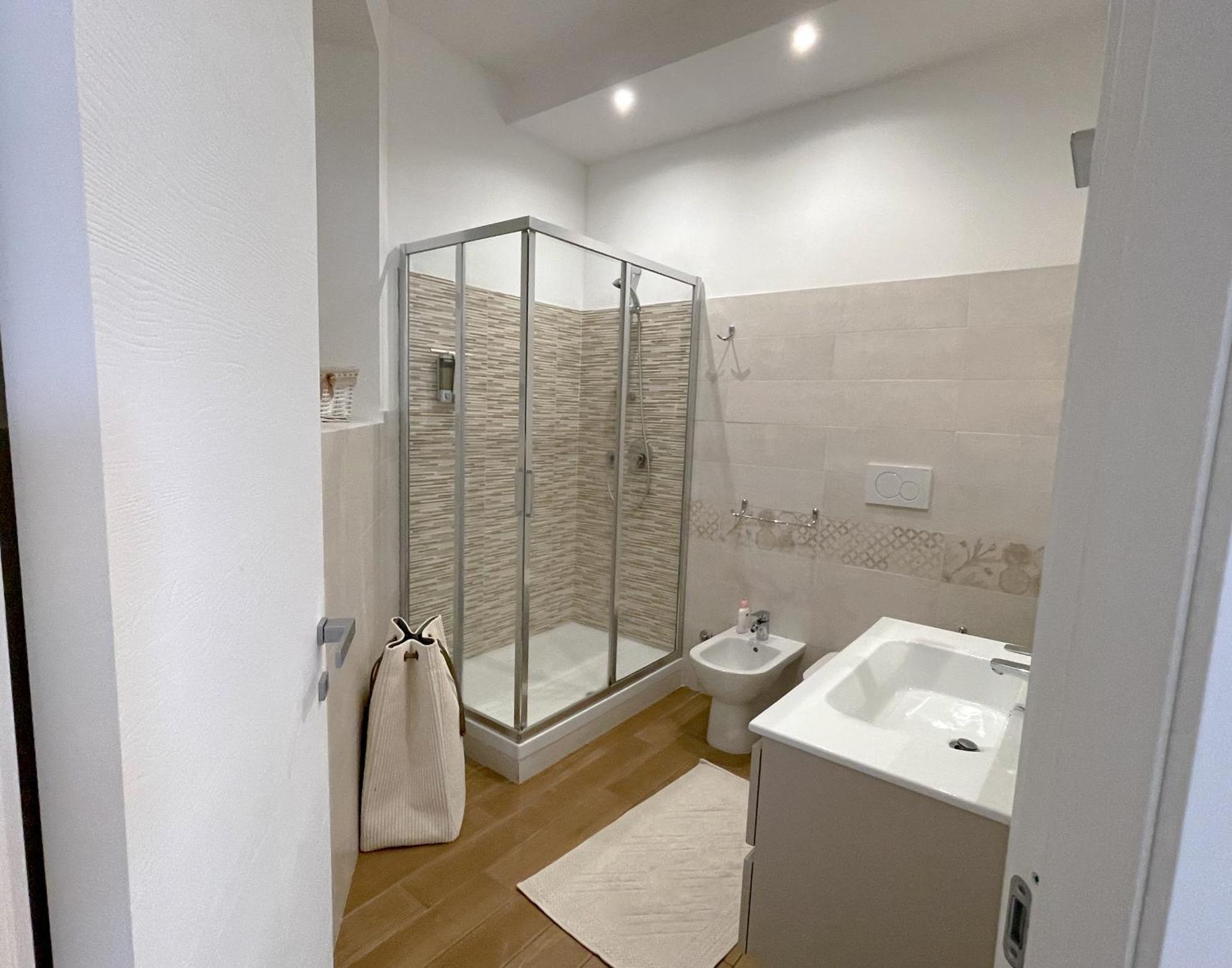 The Shabby House - Charming Seaside Retreat In Central Anzio, Steps From Beach And Train Station 외부 사진
