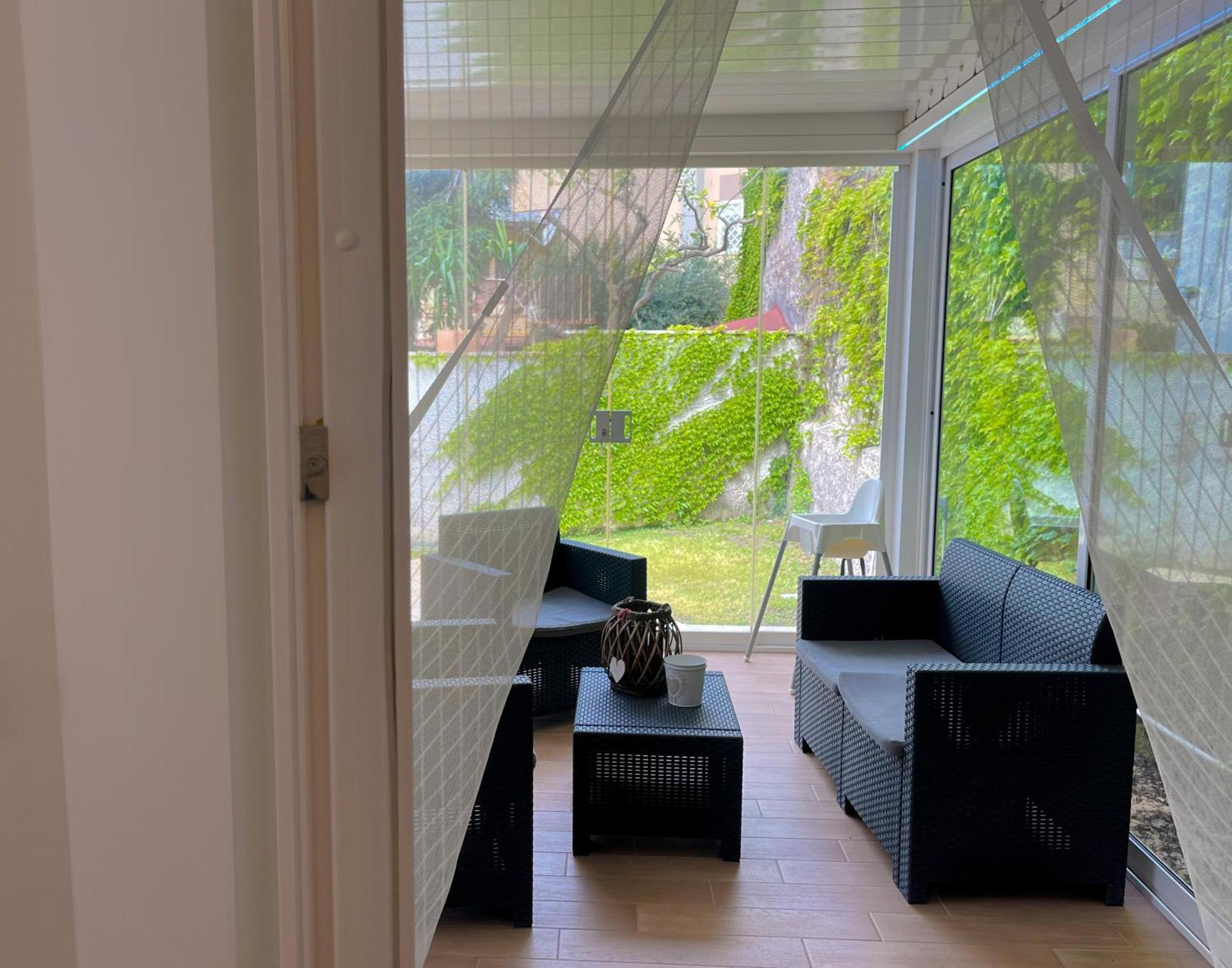 The Shabby House - Charming Seaside Retreat In Central Anzio, Steps From Beach And Train Station 외부 사진
