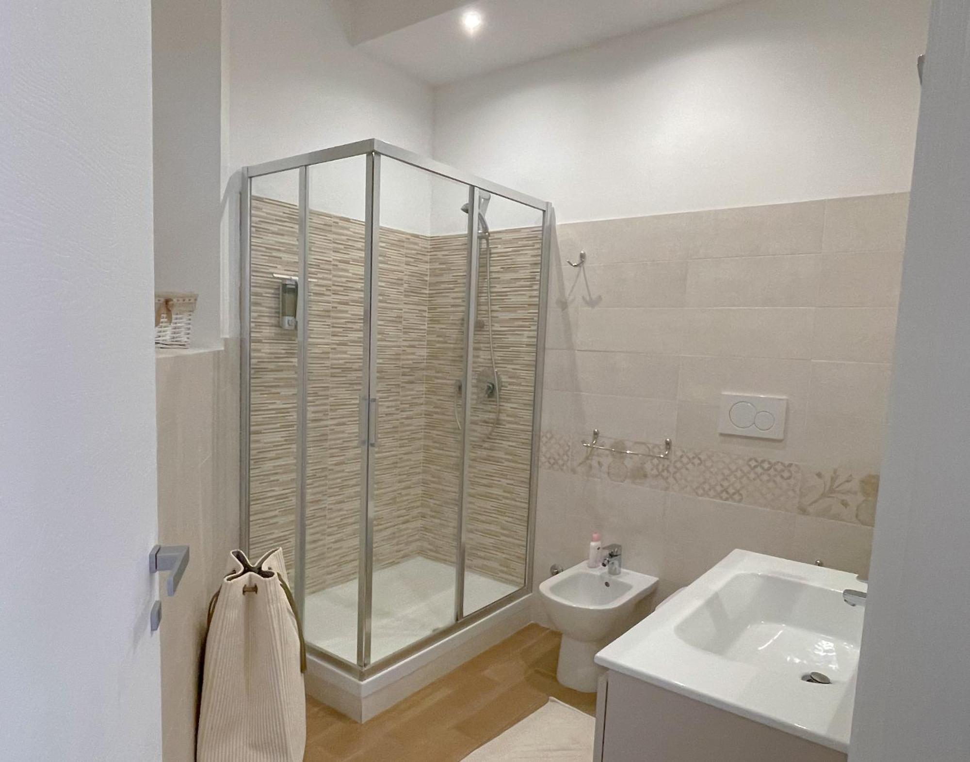 The Shabby House - Charming Seaside Retreat In Central Anzio, Steps From Beach And Train Station 외부 사진