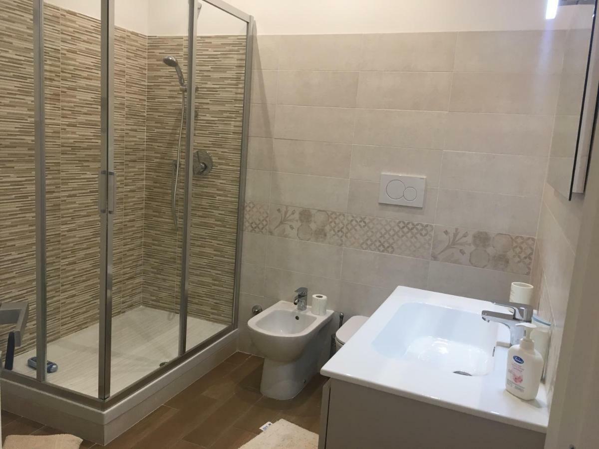 The Shabby House - Charming Seaside Retreat In Central Anzio, Steps From Beach And Train Station 외부 사진