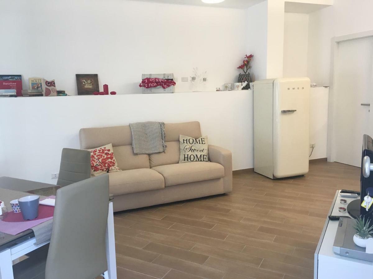The Shabby House - Charming Seaside Retreat In Central Anzio, Steps From Beach And Train Station 외부 사진