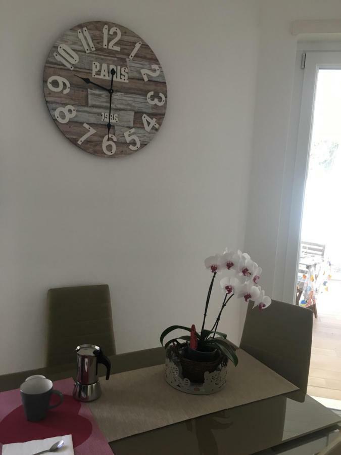 The Shabby House - Charming Seaside Retreat In Central Anzio, Steps From Beach And Train Station 외부 사진