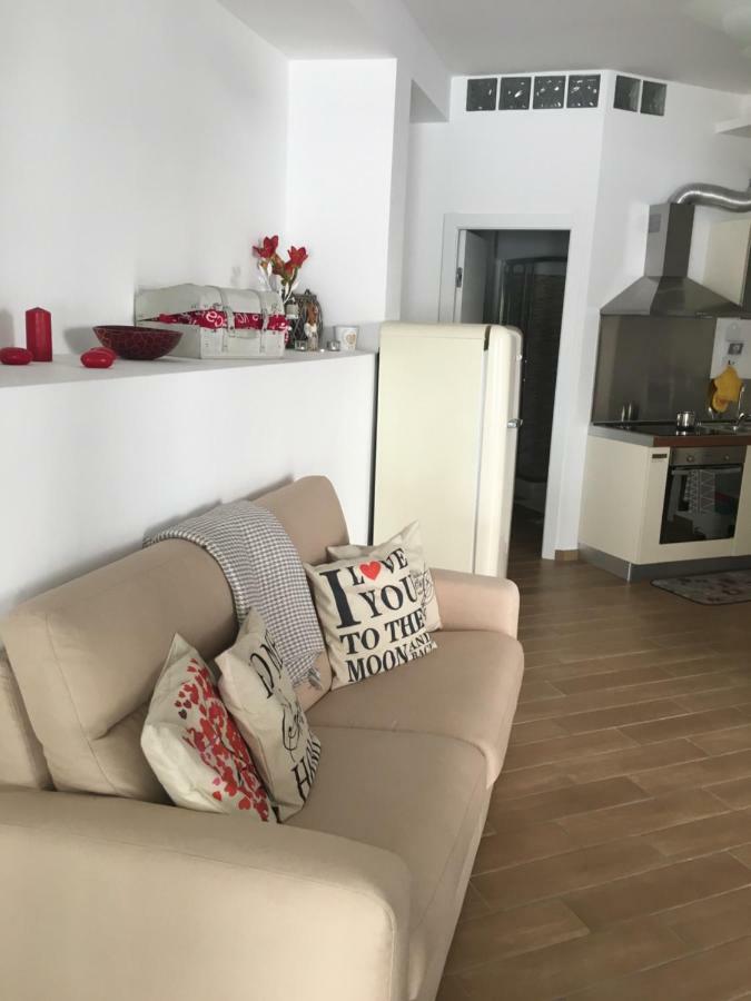 The Shabby House - Charming Seaside Retreat In Central Anzio, Steps From Beach And Train Station 외부 사진