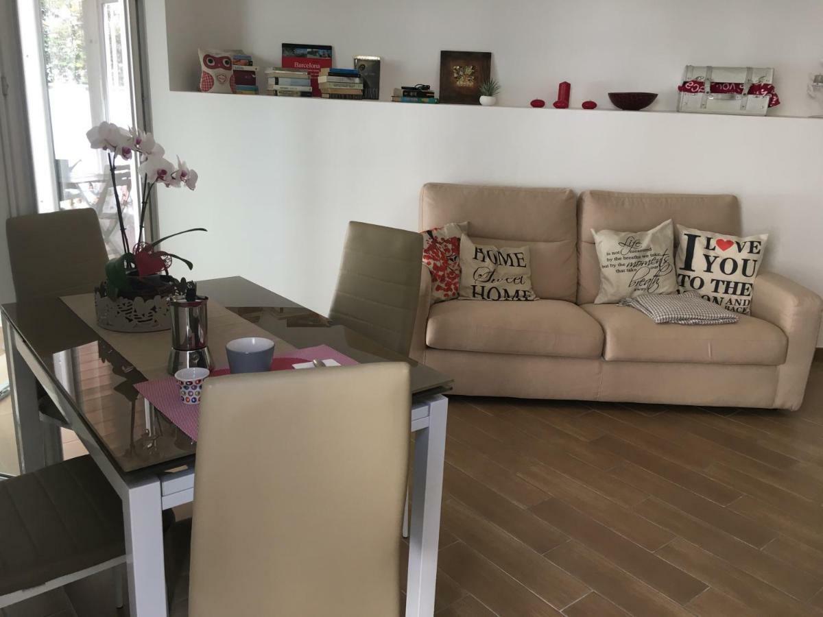 The Shabby House - Charming Seaside Retreat In Central Anzio, Steps From Beach And Train Station 외부 사진