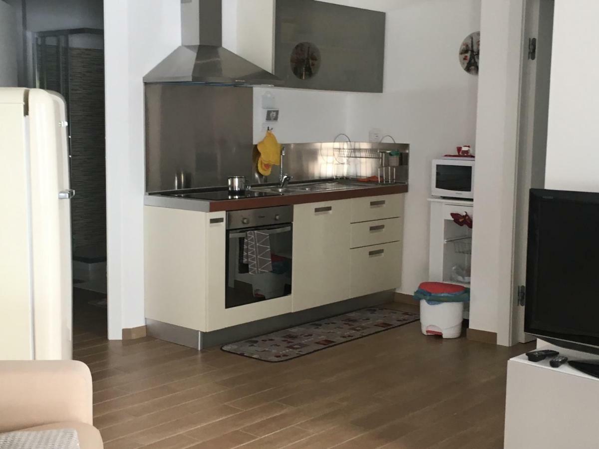 The Shabby House - Charming Seaside Retreat In Central Anzio, Steps From Beach And Train Station 외부 사진