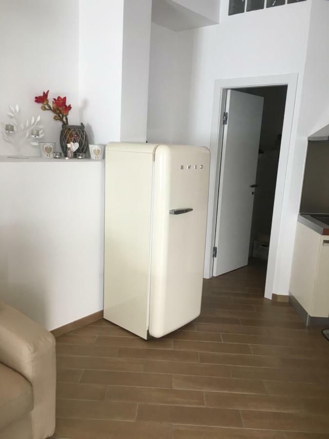 The Shabby House - Charming Seaside Retreat In Central Anzio, Steps From Beach And Train Station 외부 사진